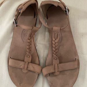 Rainbow sandals size 10